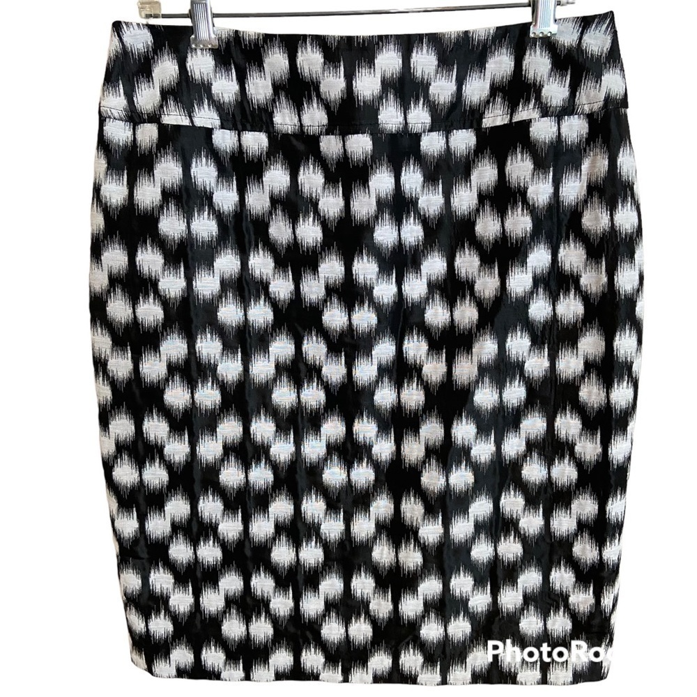 💥Free w/Purchase 🇨🇦 Lundstrom Black & White Lined Pencil Skirt Size 8 (Flag)